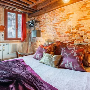 casa-manina-sul-ponte-your-private-canal-view.hotelinveneto.com/
